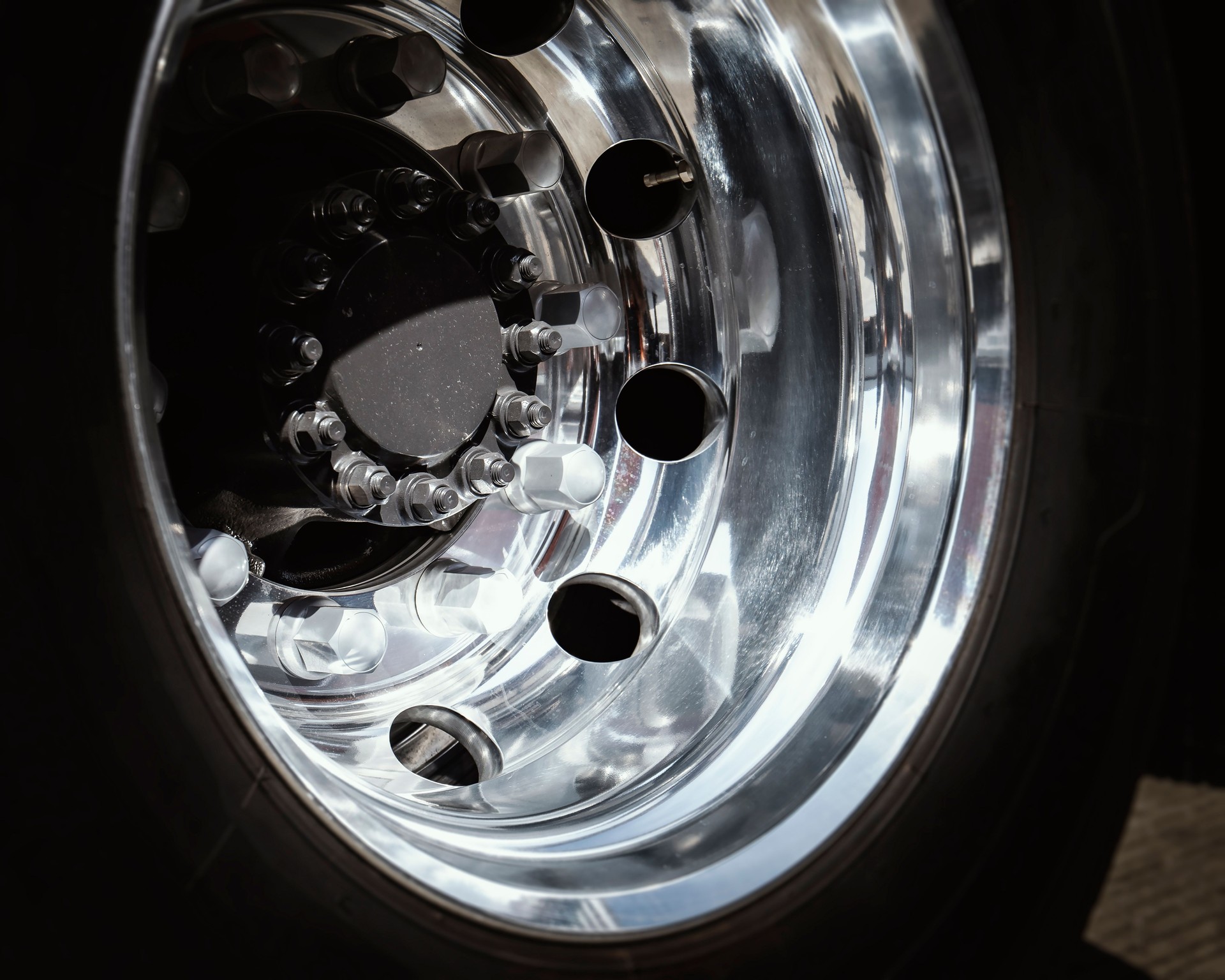Chrome Truck Wheels. Big Semi Truck Wheels.
